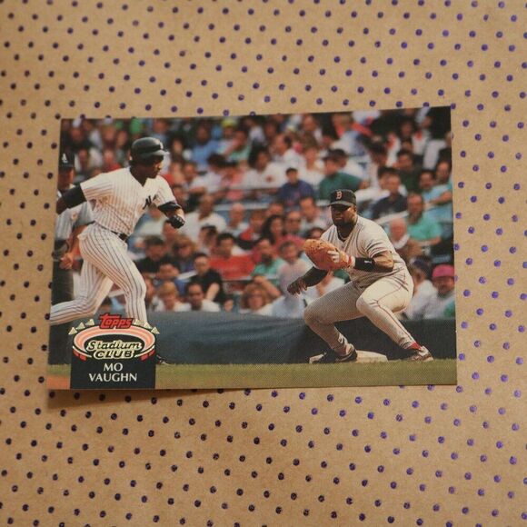 Mo Vaughn #325 Baseball Card - Picture 1 of 2